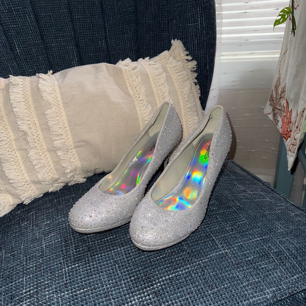 Hot Tomato Glittering Silver Heels